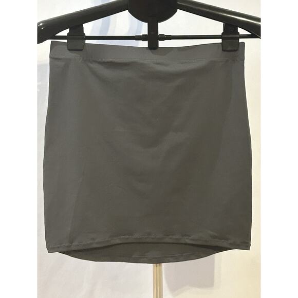 SKIMS Dresses & Skirts - NWT SKIMS Women's Gray Mini Skirt Size M